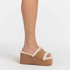 FAUX SHEARLING PLATFORM SLIDE | CLAY SHERPA