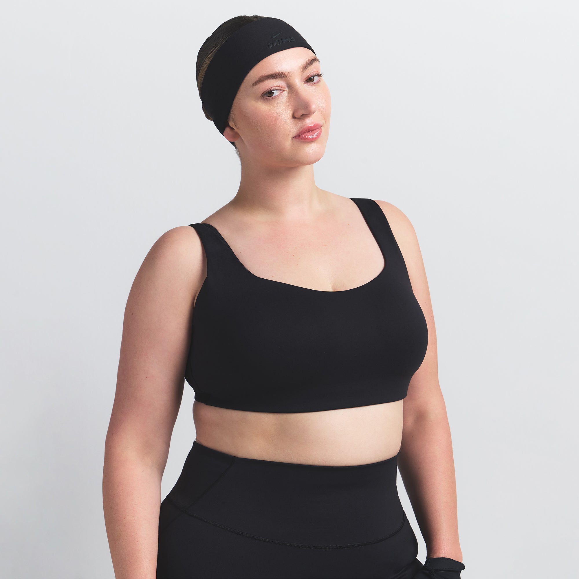 NikeSKIMS MATTE SCOOP NECK BRA | OBSIDIAN
