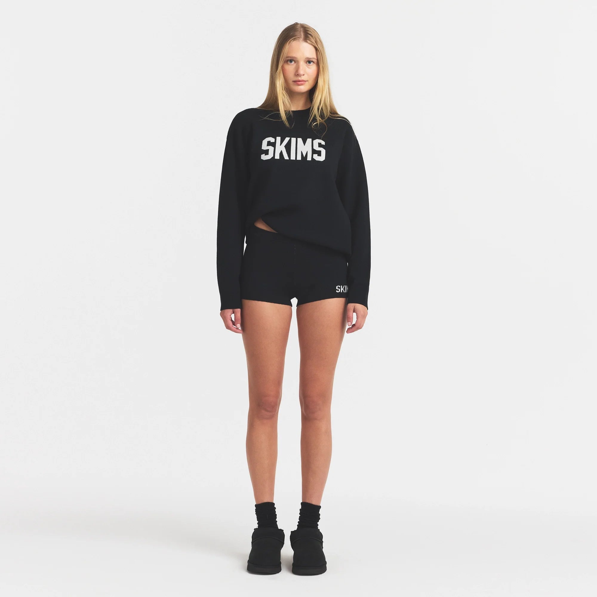 SWEATER KNIT LOGO SHORT | ONYX EGRET