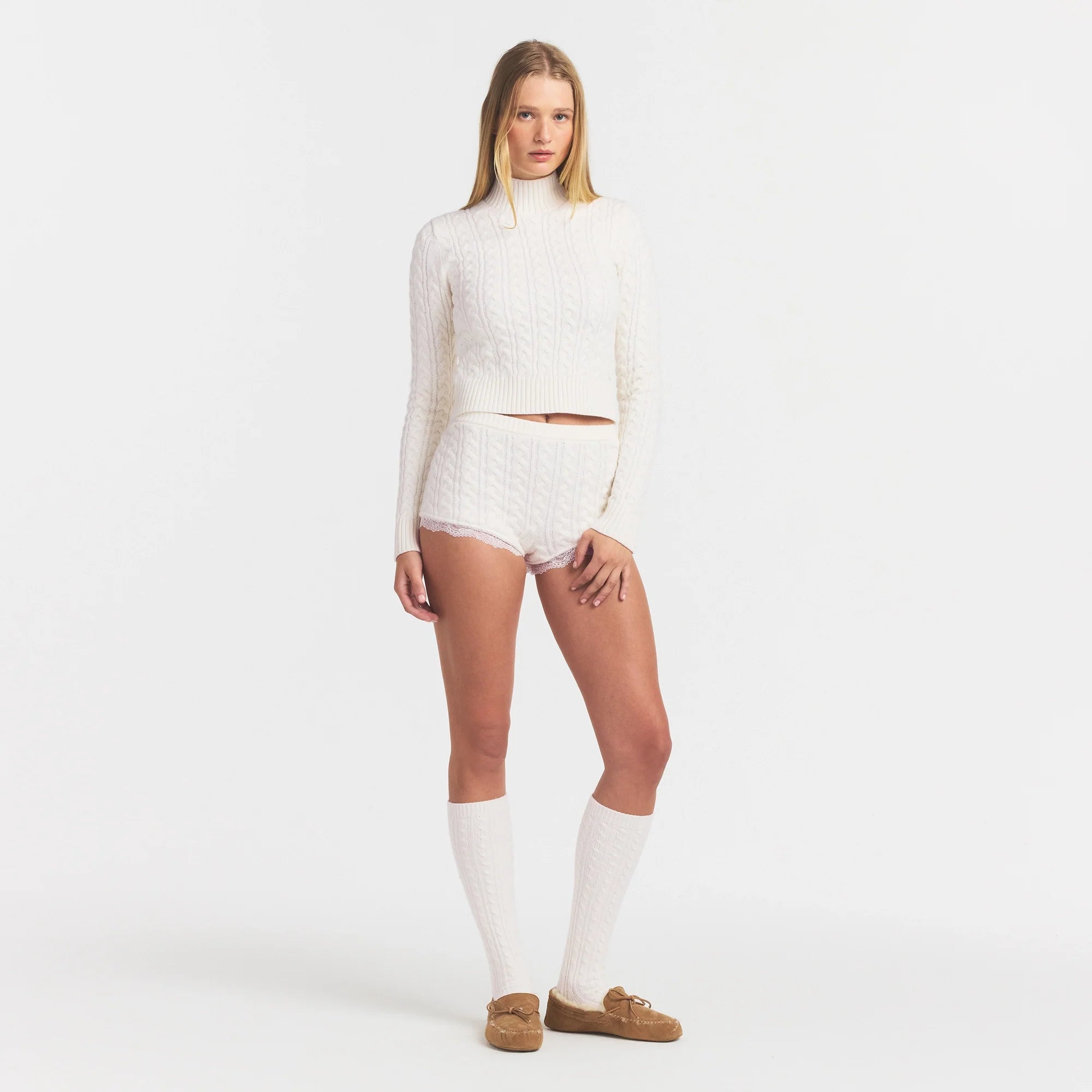SWEATER KNIT CABLE MICRO SHORT | IVORY