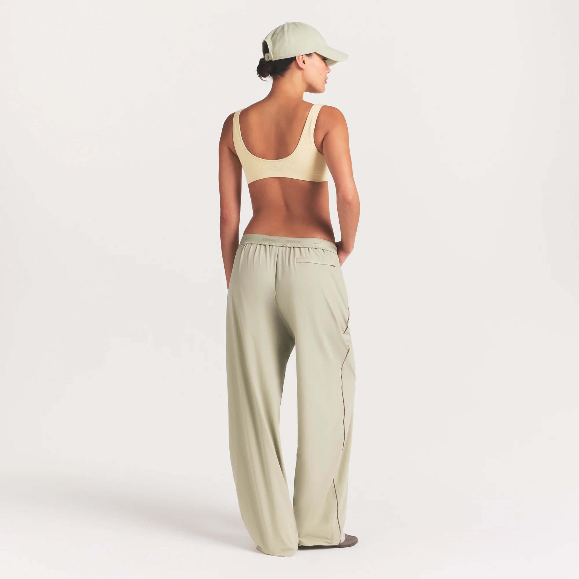 NikeSKIMS STRETCH NYLON OVERSIZED PANT | TALC