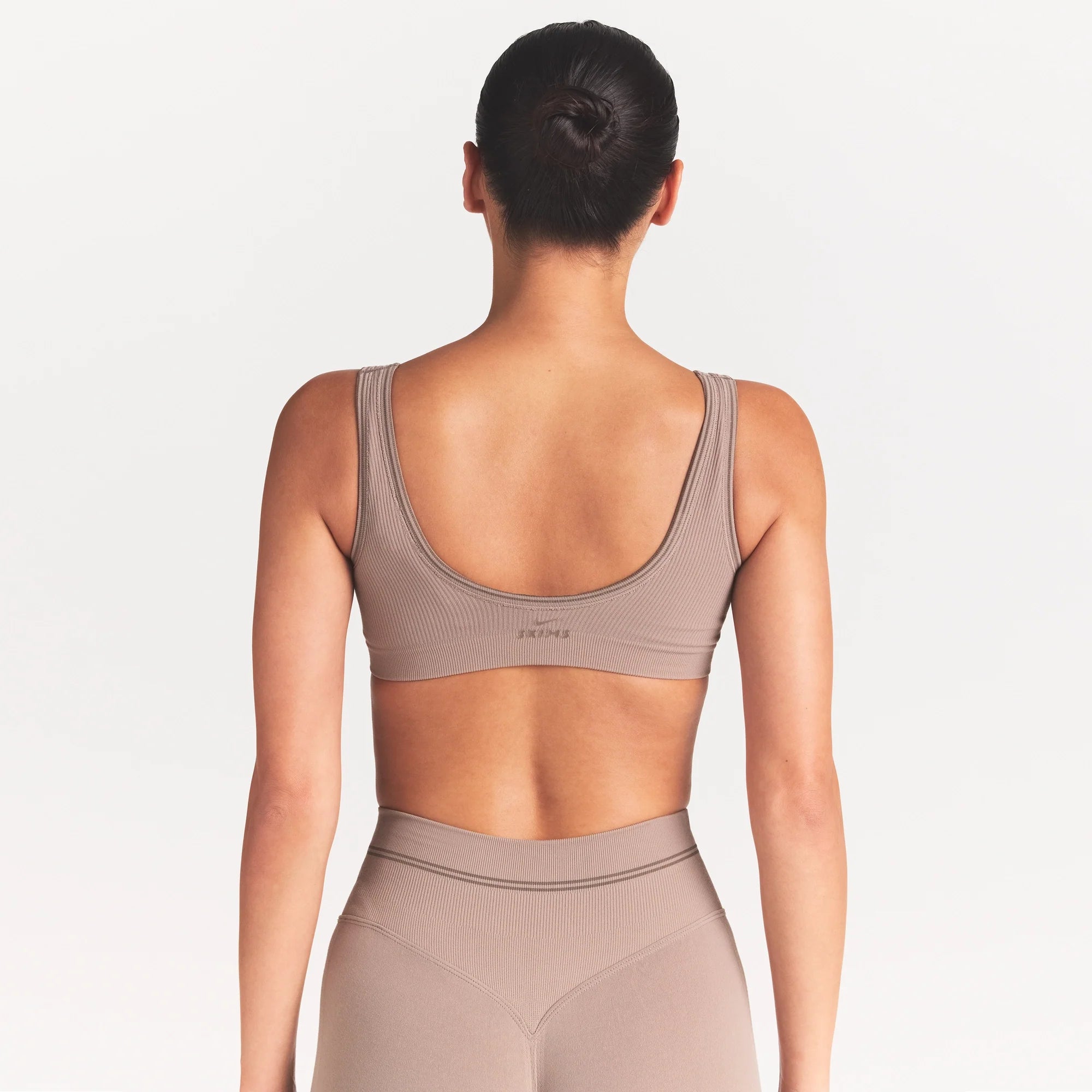 NikeSKIMS RIBBED SEAMLESS MICRO SCOOP BRA | DRIFTWOOD