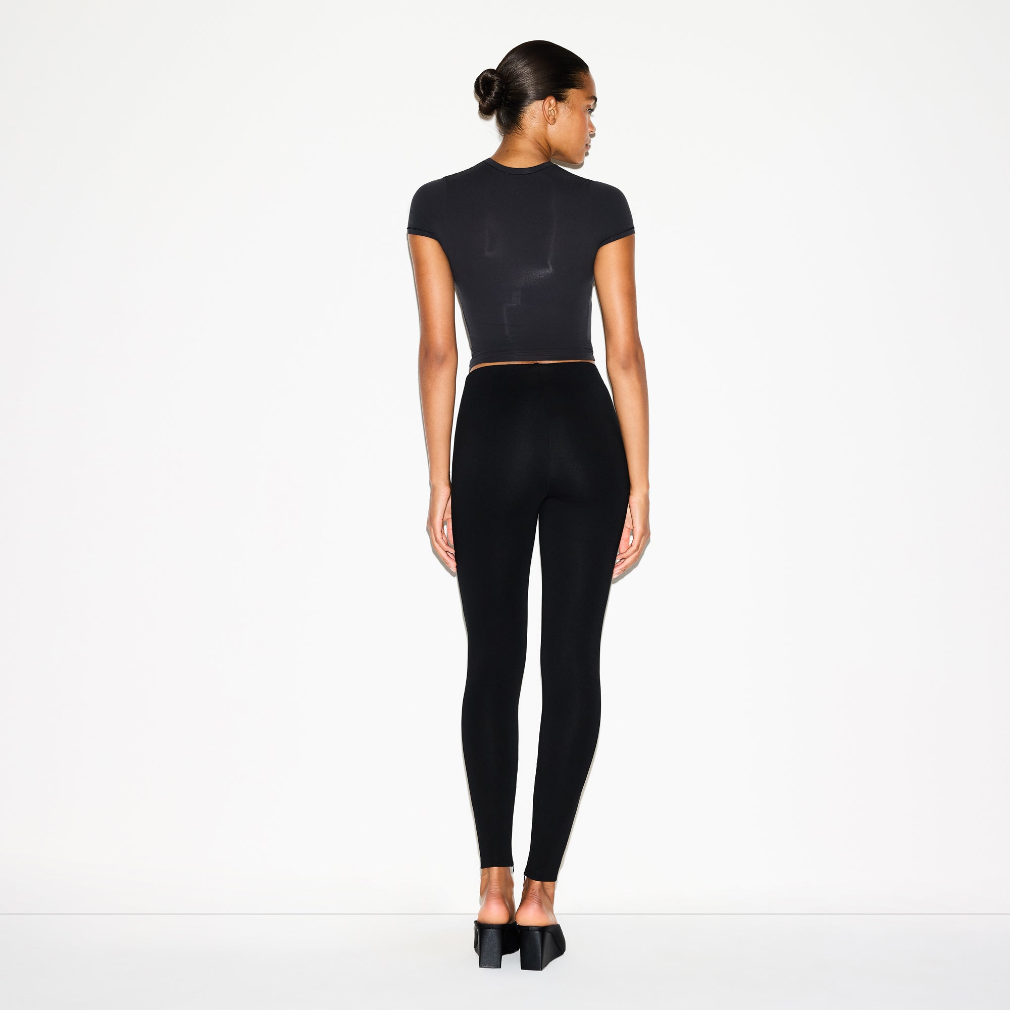 THE ESSENTIAL COLLECTION HIGH-WAISTED LEGGING | OBSIDIAN