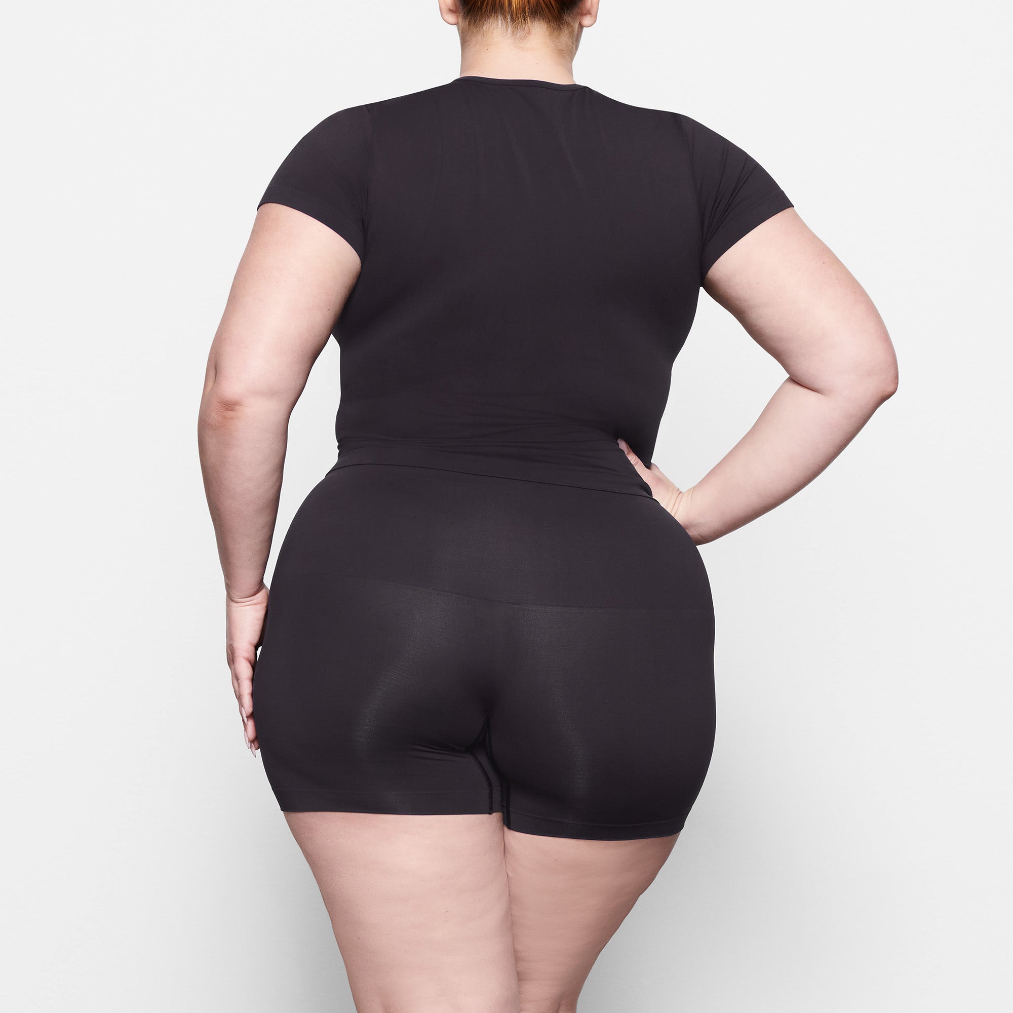 SOFT SMOOTHING SEAMLESS T-SHIRT | ONYX