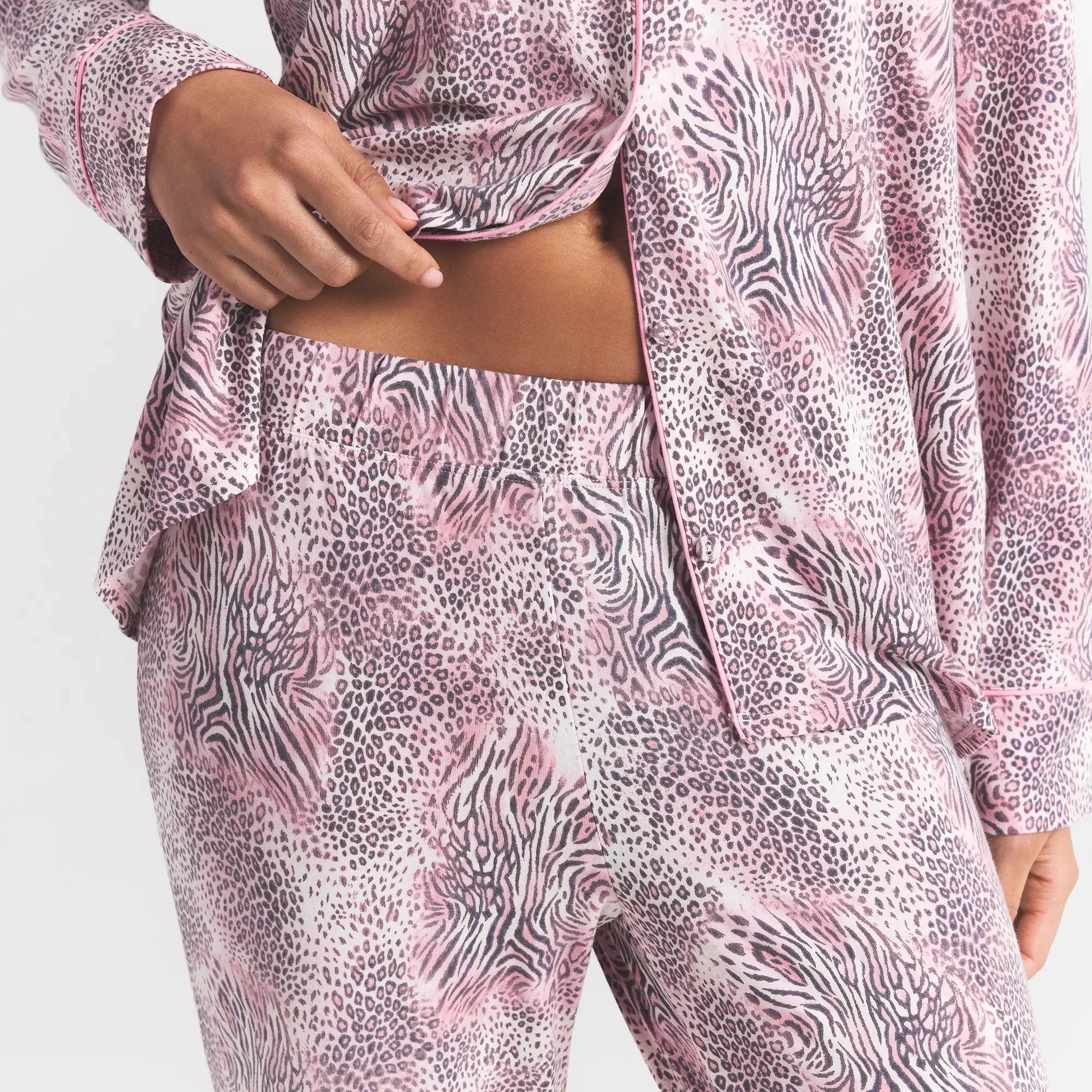 SKIMS SLEEP LONG SLEEVE BUTTON UP SLEEP SET | BLOOM MINI MULTI ANIMAL