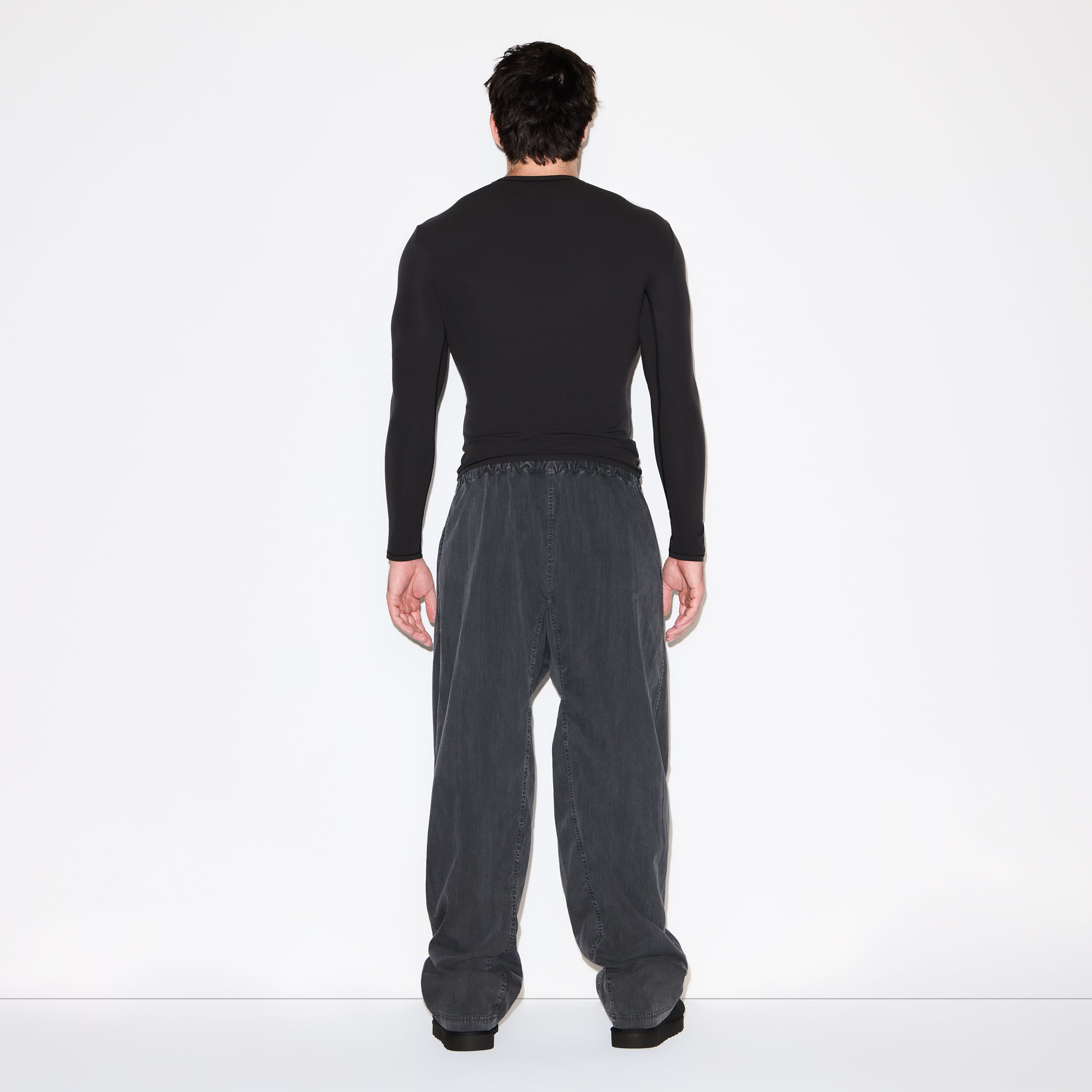 FITS EVERYBODY MENS SLIM LONG SLEEVE T-SHIRT | ONYX
